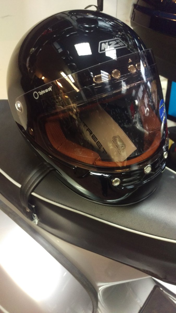 Thankyou sooo much Rob @ve_uk for getting my #NZI #Streettrack #crashhelmet in time for #Crimbo it's #FABULOUS #merrychristmas to u n family