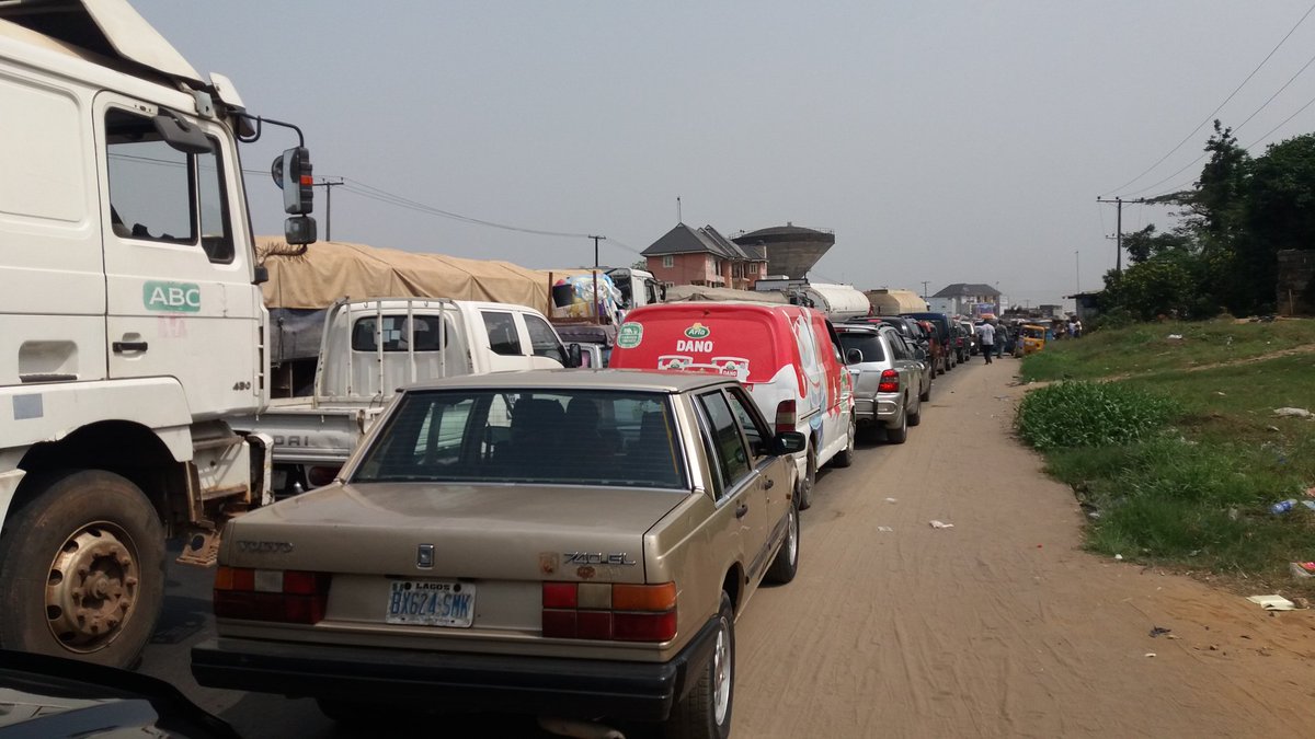 TheNerveAfrica's tweet image. #TrafficMap: Gridlock on East West Road by Rumudara/Tank/Rumukwurushi axis.