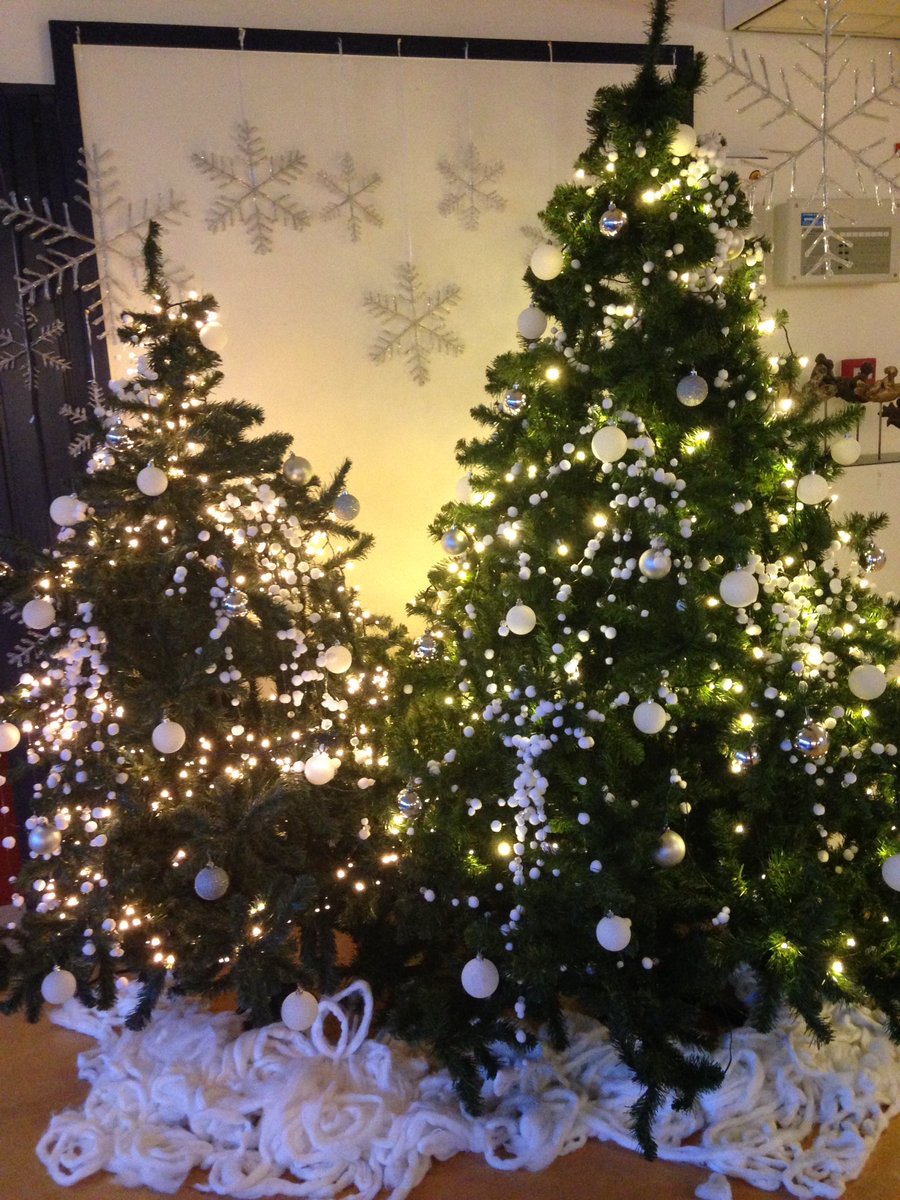 Iedereen hele fijne feestdagen gewenst. En een goed 2017! ✨