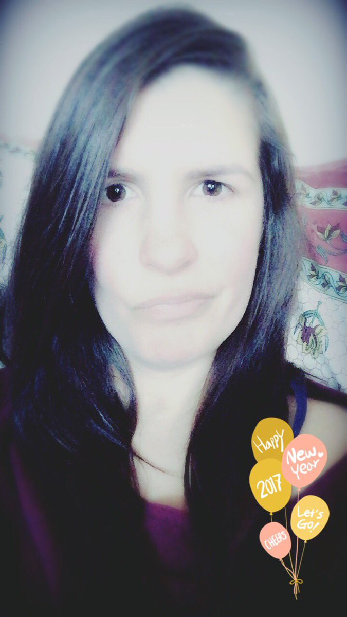 DanielaFabbrin's tweet photo. Faccia di una che non ha voglia di fare un cazzo invece deve pulire casa e fare tante cose X domani 😩 https://t.co/LJYOmS3Q9W