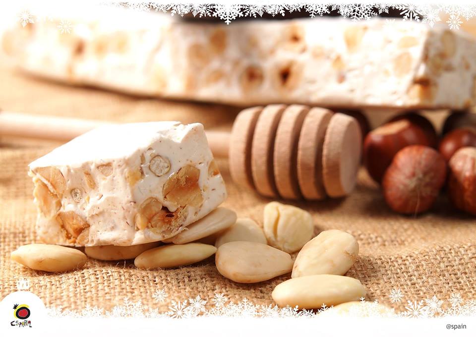 Spain_in_CH's tweet photo. Der Star dieser Tage ist jedoch zweifelsohne der turrón als beliebtes Weihnachtsgebäck in #Spanien. #ChristmasinSpain #turron #Gastronomy https://t.co/qsM8YRqzY9