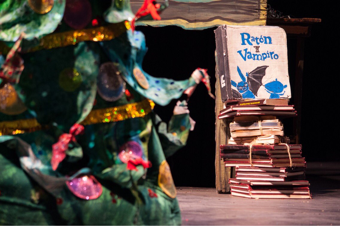 #Hoy celebra con nosotros la última función de #LaNavidadDeRatónYVampiro <a href="/CculturalChacao/">Centro Cultural Chacao</a> 4pm Entradas <a href="/Ticketmundo_ve/">TICKETMUNDO™</a>