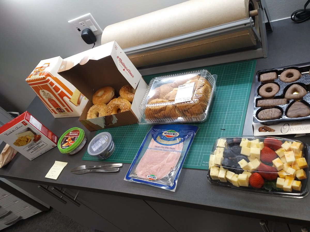 jerrythegry's tweet image. Team breakfast before the holidays #firstbreakfast