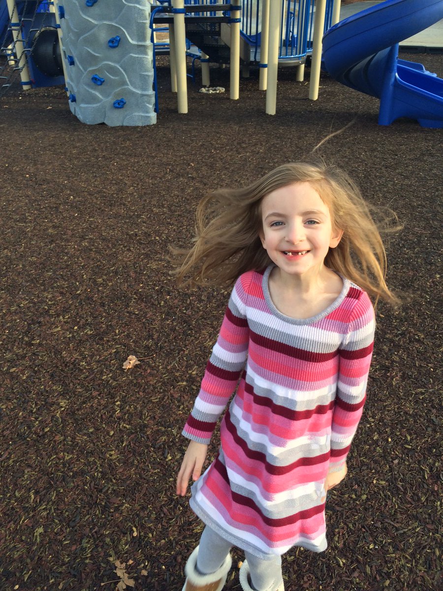 brynn_distler's tweet image. My daughter Brynli posed at the perfect time as the wind blew her hair. 😍 #modelready #beautifulgirl