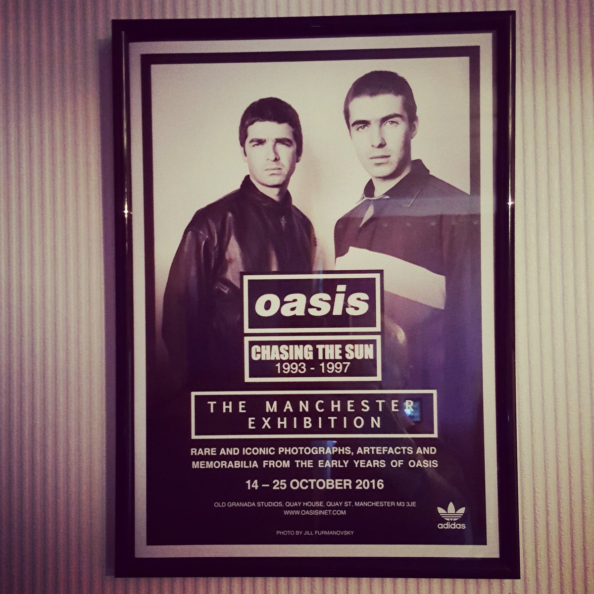 PaulMLaw1's tweet photo. Got my @oasis Manchester Exhibition program framed @myoasisworld #oasisexhibition #chasingthesun https://t.co/OTxz68vsLG