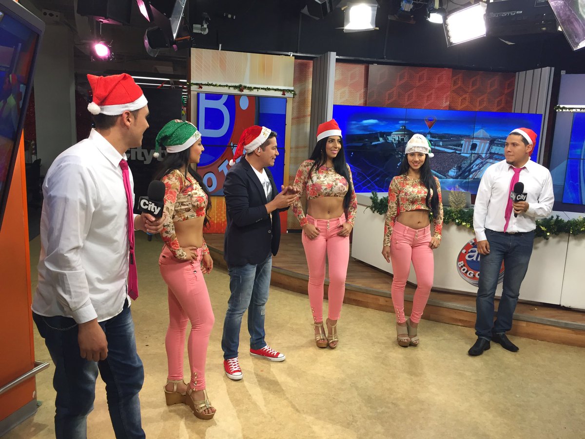 Citytv's tweet photo. A esta hora en @ArribaBogota @tamarindoorques prende la fiesta de Navidad. #EnVivo https://t.co/fYfSwqWH3n