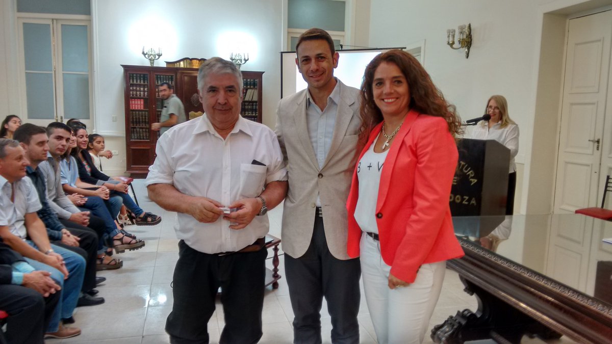 LegislaturaMdz's tweet photo. Felicitaciones al esfuerzo #TerminalidadSecundaria de la #EscGobierno Segundo Bellido https://t.co/eel8FVXhTQ