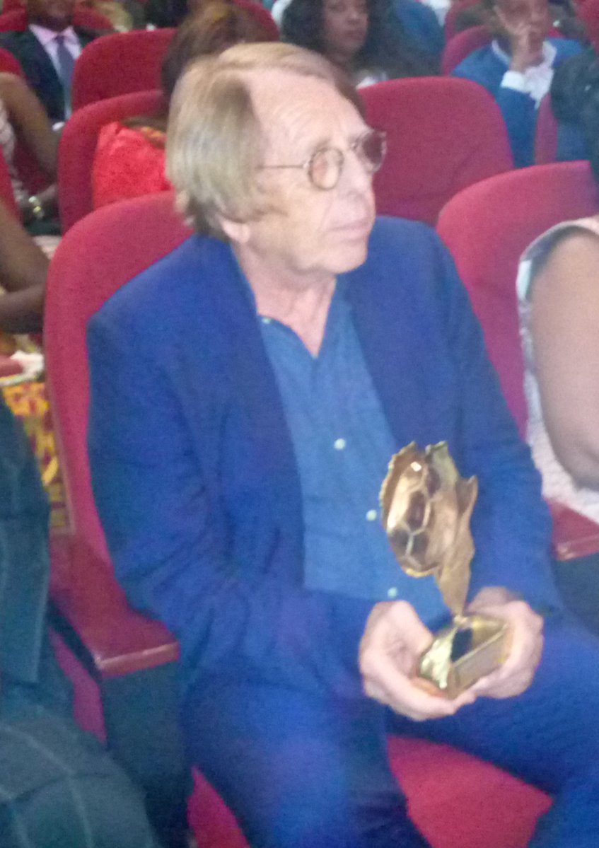 lasteven04's tweet photo. Claude Le Roy récompensé jeudi à la Nuit du Football Africain à Abidjan. #NFA4 @FTF_tg #TgInfo https://t.co/fLwMuSv4Bk
