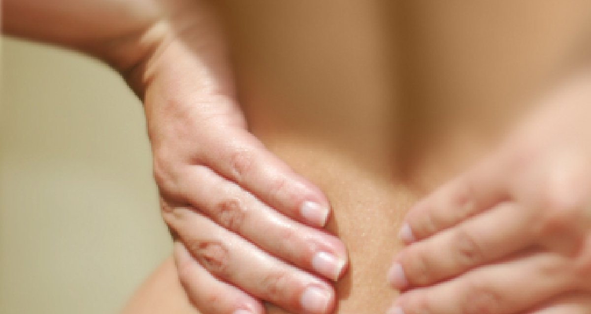 WebMD's tweet photo. Got a backache that won't quit? Studies show that depression may be a risk factor for chronic lower back pain. https://t.co/tbuSNGylnZ https://t.co/7aFEZ7iMdx