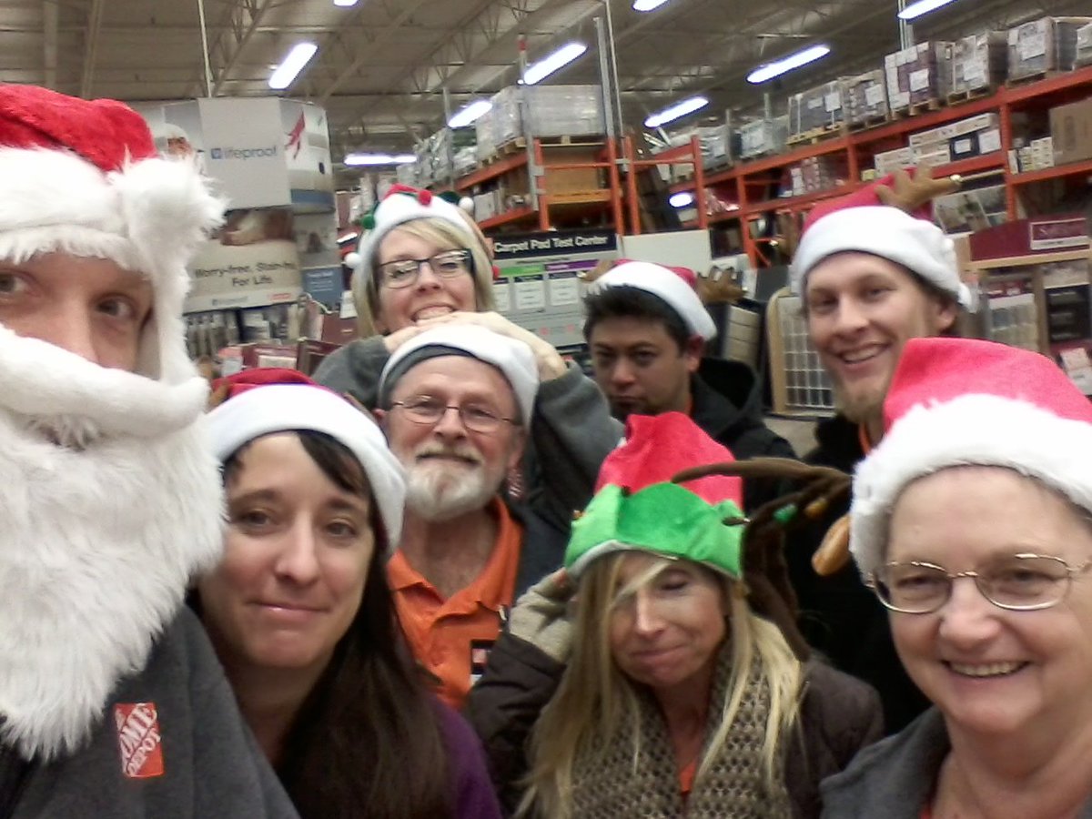 Santa and the MET Elfs(some are actual size). Yay team Short Stuff. #smallbutmighty #auburnrocks <a href="/AmyMETMidwest/">Amy Santin</a>  @D179MET