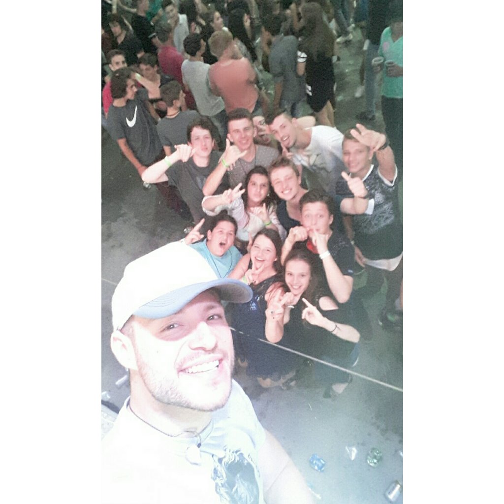 mandsjs_'s tweet photo. Sintonia 🍻😎👊 #DanyeRafa https://t.co/hLeIYWOXYq