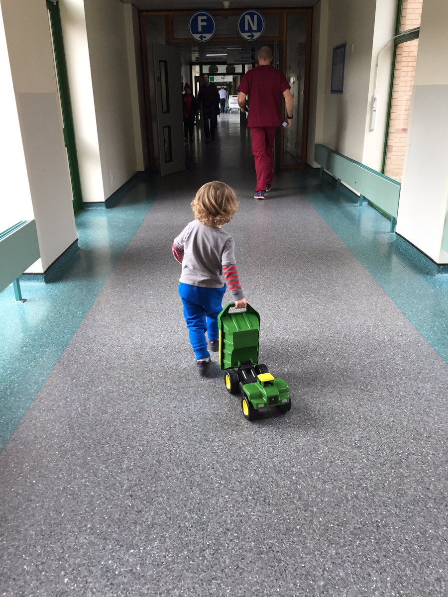 On his way home after 5 nights still holding onto his gift from @ExeterChiefs.  Huge thanks to them & @RDEhospital Bramble Yellow FAB nurses