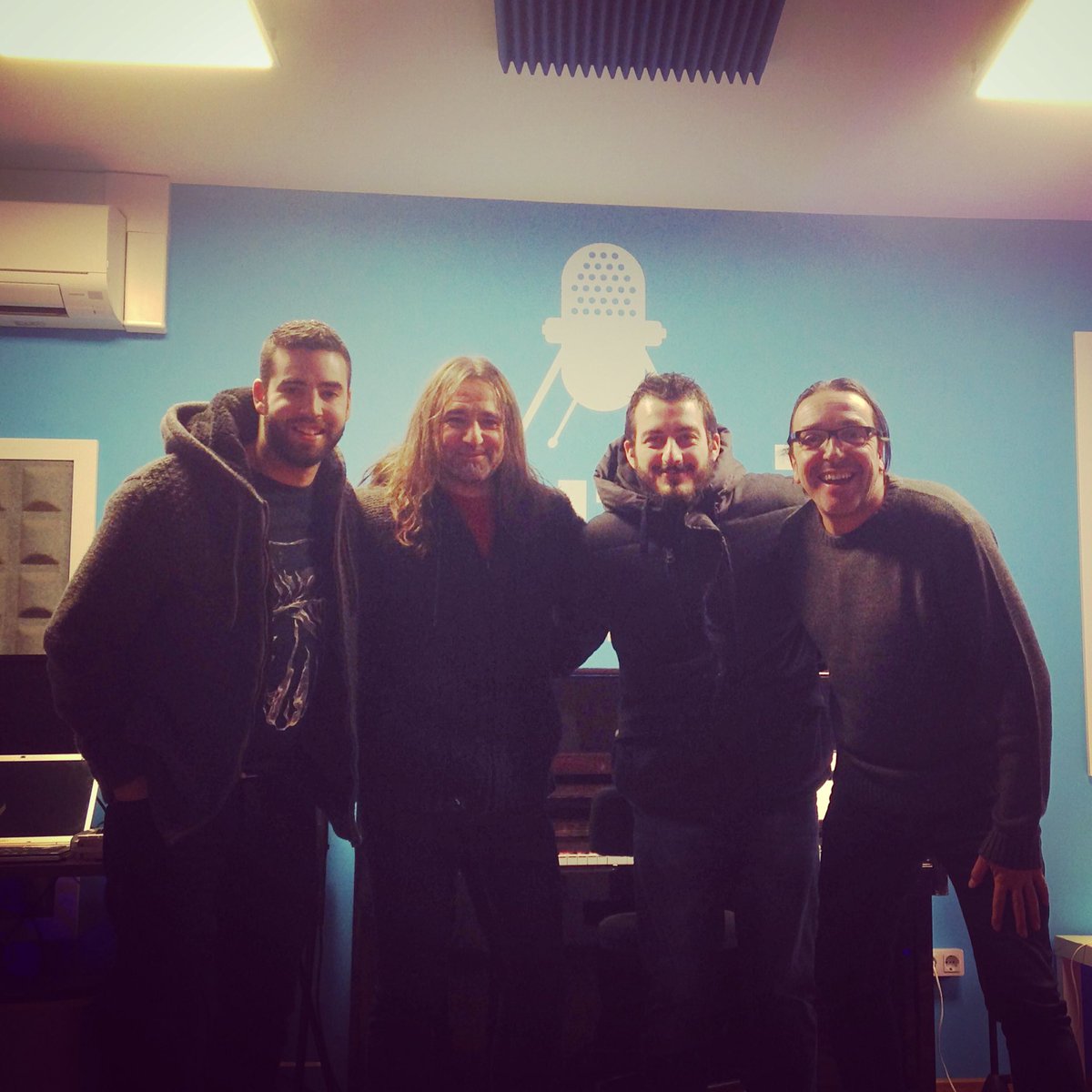 Sal150oficial's tweet photo. Buena mañana con el gran Pemi Rovirosa, conociendo #SputnikRecordingStudio en Eñ Vendrell! https://t.co/ehNAz8dLC9