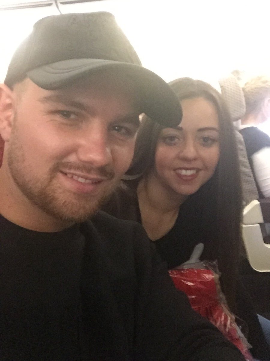 Ready for take off ✈️ #PlaneSelfie ✈️🗽🇺🇸 <a href="/ZoeGreen6/">Zoe Green</a> 😘