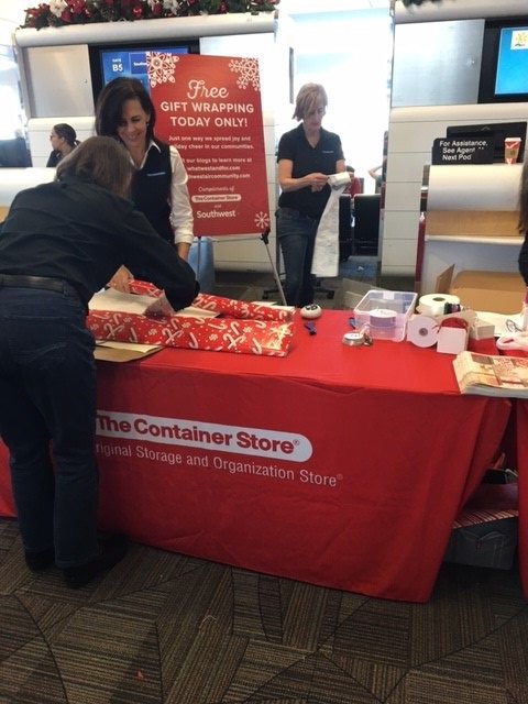 FLLFlyer's tweet photo. Yesterday, #FLL @SouthwestAir Team spread joy and cheer by showing off their best gift wrapping skills in Terminal 1. #WrapOff #Contest https://t.co/7kEXpOZave