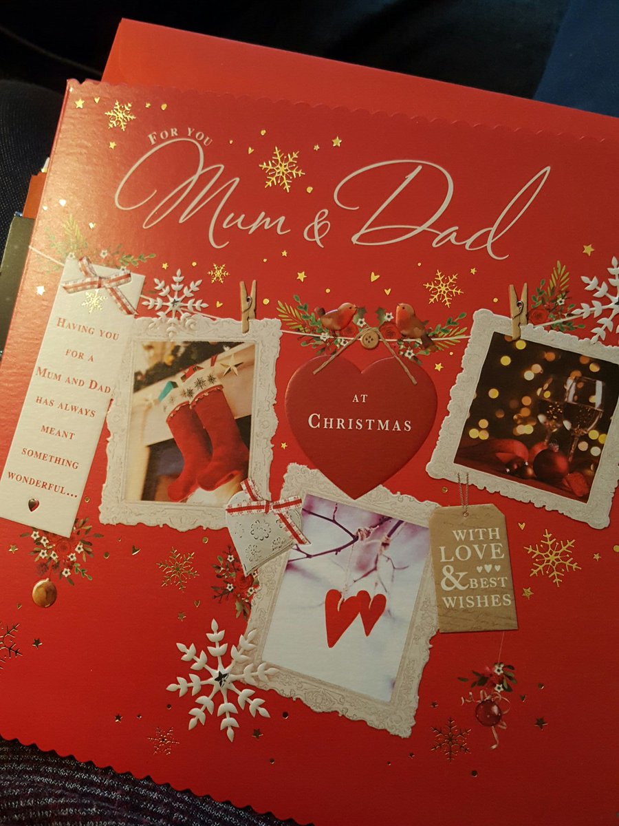 wilky35amanda's tweet photo. They may no longer be here but they always get a Christmas Card ❤💙#callmemad #idontcare https://t.co/vROtfhai9M
