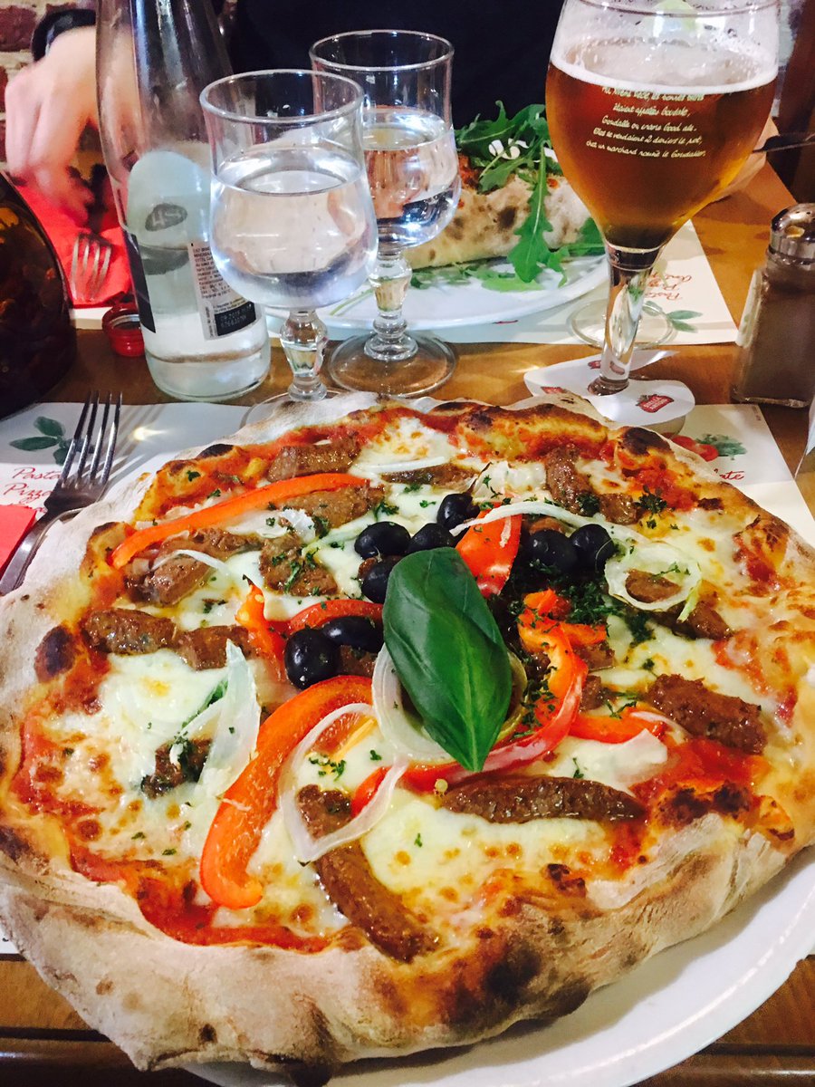 migueldelecourt's tweet photo. Quand de nvx partenariats professionnels naissent autour d'une excellente pizza ! 🍕😊
#2017 année des nvx projets !
#Formmatinales #Fossetta https://t.co/YBKLs4f6EB