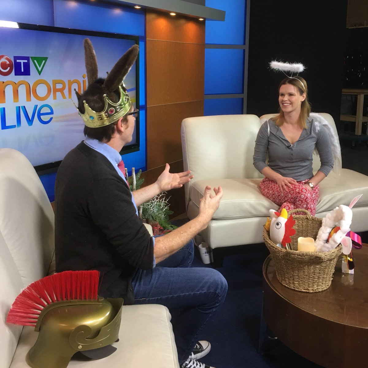SabeenInTheCity's tweet photo. Our angel @CTVMorgan finding out more about "Follow Yonder Star" @ArtfulDodgeCafe on #XmasEve put on by @KnoxMetRegina 🎄 https://t.co/tRScFwapzu