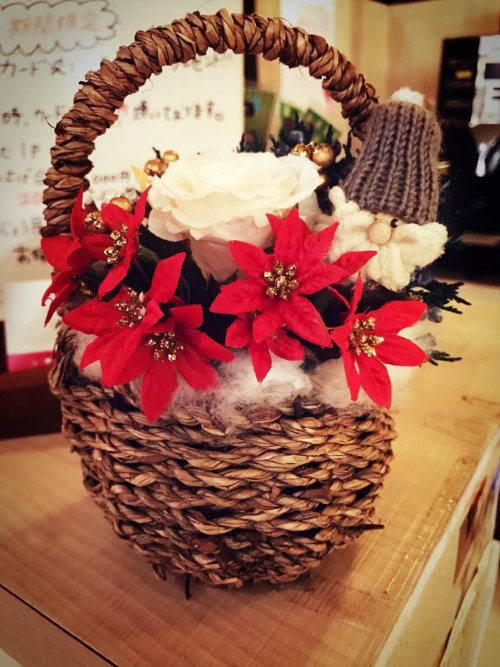 pnanosh's tweet photo. 【メリークリスマス】
メリークリスマス！

今年もたくさんの
シュトーレンご予約お買い上げ
ありがとうございます。

イブはたくさんのバゲッドを焼いて
みなさまのお...
https://t.co/FxWAj2jc5i https://t.co/ndHje5G6y9