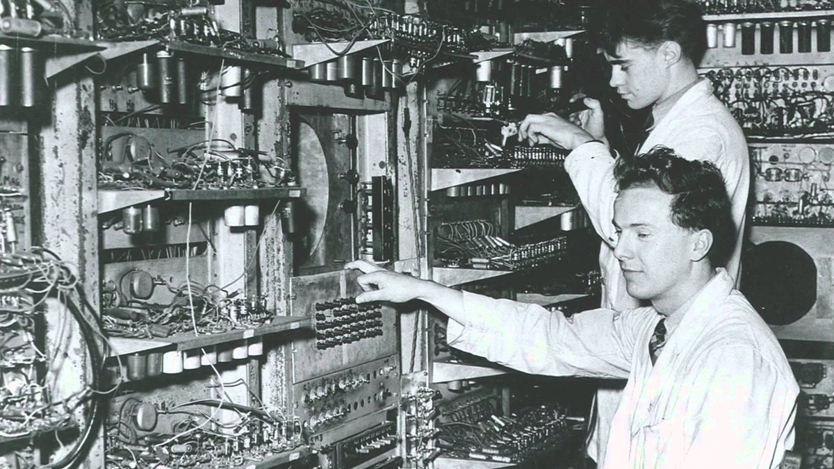 #Ferranti's eerste computer, de Ferranti Mark 1, werd in 1951 verkocht aan de universiteit van Toronto voor de kleine som van $30k! 😄<a href="/UofT/">University of Toronto</a>