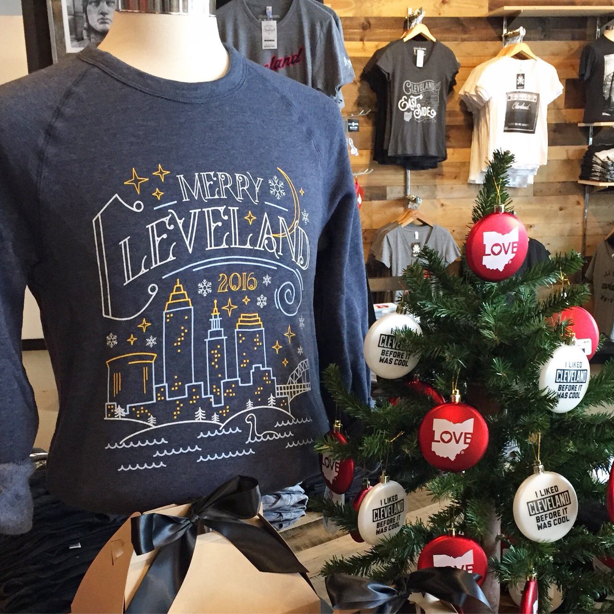 CLECLOTHINGCO's tweet photo. Okay all you procrastinators today is the last day to shop! All locations are regular hours 👉 https://t.co/5NcP2tw6X1 #LetsAllBeMerry! https://t.co/Nxlyb31RyO