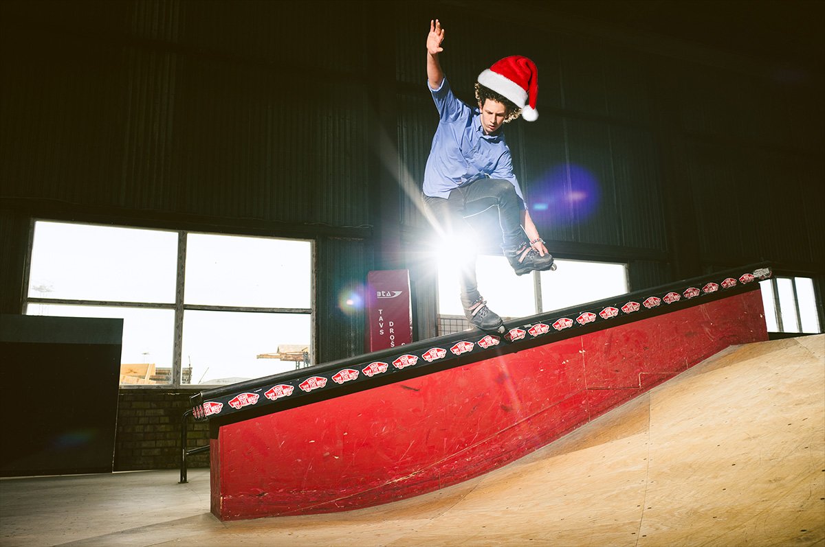 Rūķis Raivo Mihailovs ar elegantu "backside torque" 🎅
Foto: Tenis Dimants
inline.lv