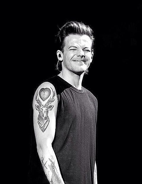 DirKonatsu's tweet photo. louis happybirthday
louisの美声に惚れて1D好きなって、ずっと応援してきたけどやっぱり笑顔のlouisが1番🌟 辛いこともたくさんあるけどこれからもずっと味方です大好き😳😳
#louishappybirthday https://t.co/NAvsmuEIho