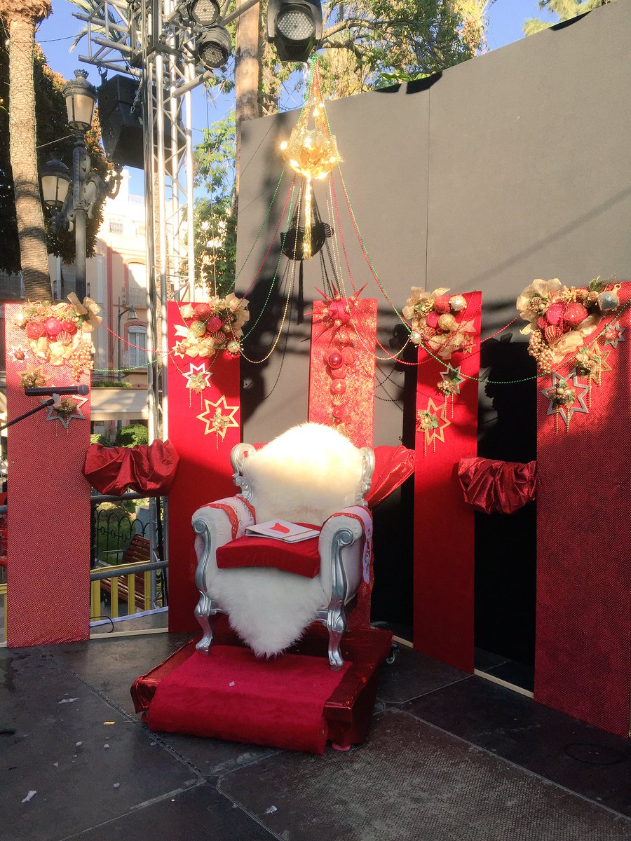 <a href="/grupo_libelula/">Grupo Libélula</a> Preparando el decorado de #PapáNoel, a las 19:00 <a href="/AYUNTAGUILAS/">AYTO. DE ÁGUILAS</a>  Plaza de España, os esperamos a todos los niños!!!