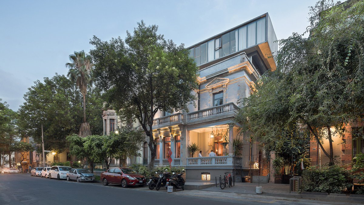 dezeen's tweet photo. Derelict Mexico City home becomes mixed-use venue thanks to steel and concrete intervention: https://t.co/FNhGFFFEWX https://t.co/UCko31Ec1z