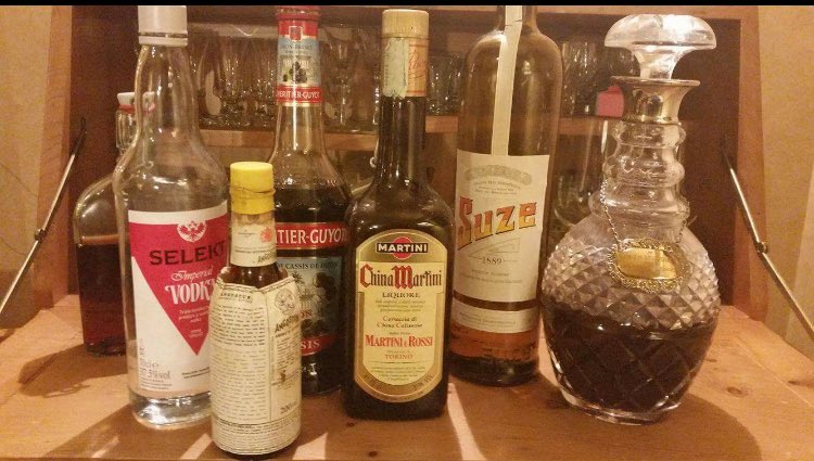 When your neighbour sends you a lucky dip pic. I went for Bramble. That Martini looks exciting though. Definitely off <a href="/NewingtonScene/">Newington Scene</a> 🍸