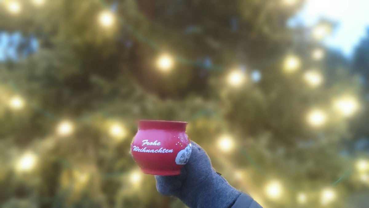 thor_gmbh's tweet photo. Live von der #Weihnachtsfeier wünschen wir #froheweihnachten und einen guten Start ins Jahr #2017 https://t.co/HWfgPiUovp