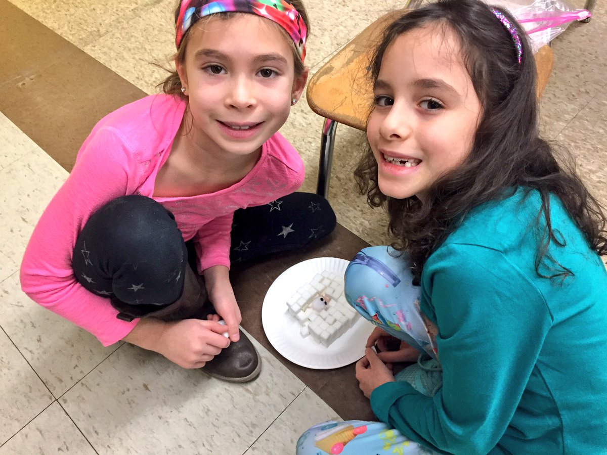 mrskefor's tweet image. ❄️☃️❄️Building a shelter for the snowman #engineeringfun #STEM #learningbuddies ❄️☃️❄️