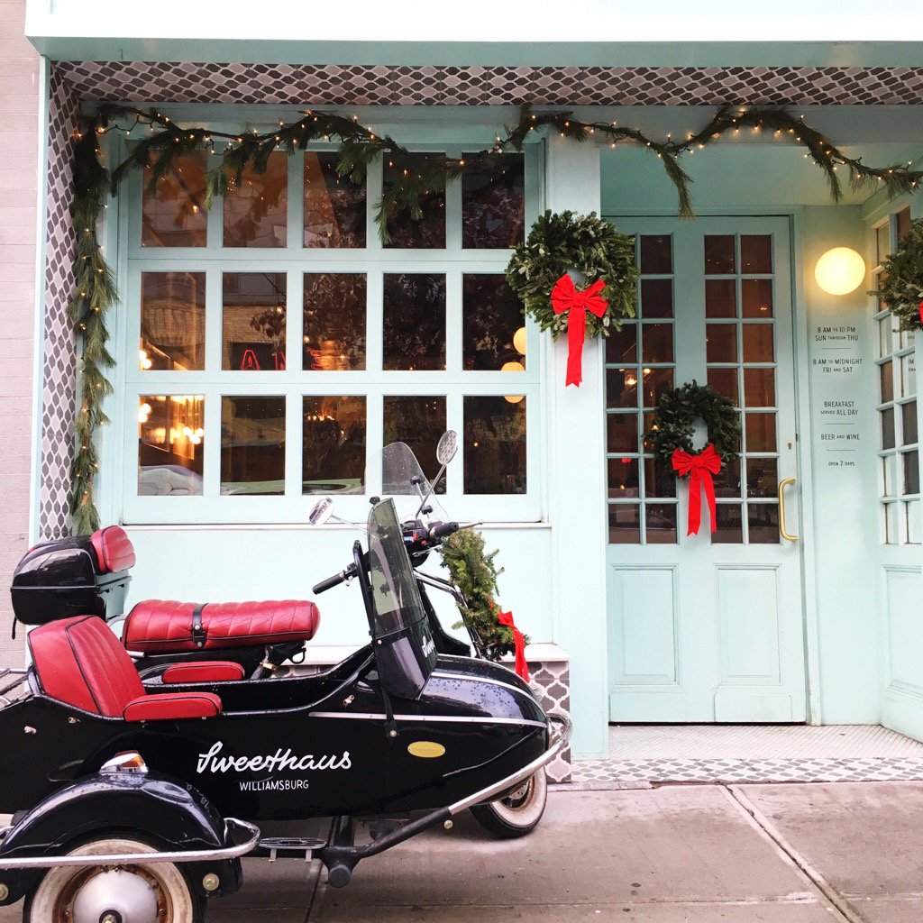 #williamsburg <a href="/sweethaus/">sweethaus</a> #holidays #instagram instagram.com/colorflyhome