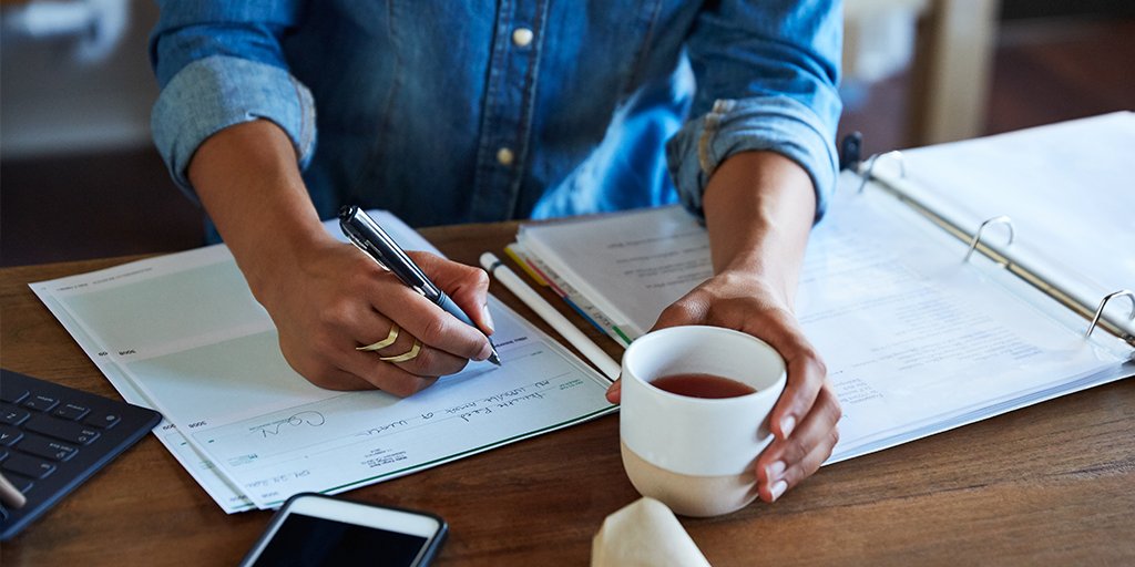 Discover's tweet photo. Whether you're motivated by small wins or big goals, our #DiscoverTips can help you prioritize debt payments: https://t.co/2ZnRAP2BKn https://t.co/vR6rSqQZ5M