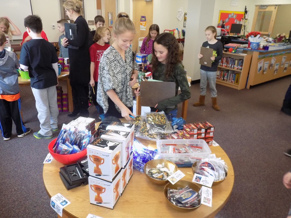 A special thank you to our parent volunteers for your support. Our 2nd annual EBE Holiday Shop was a HUGE success! Happy holidays!