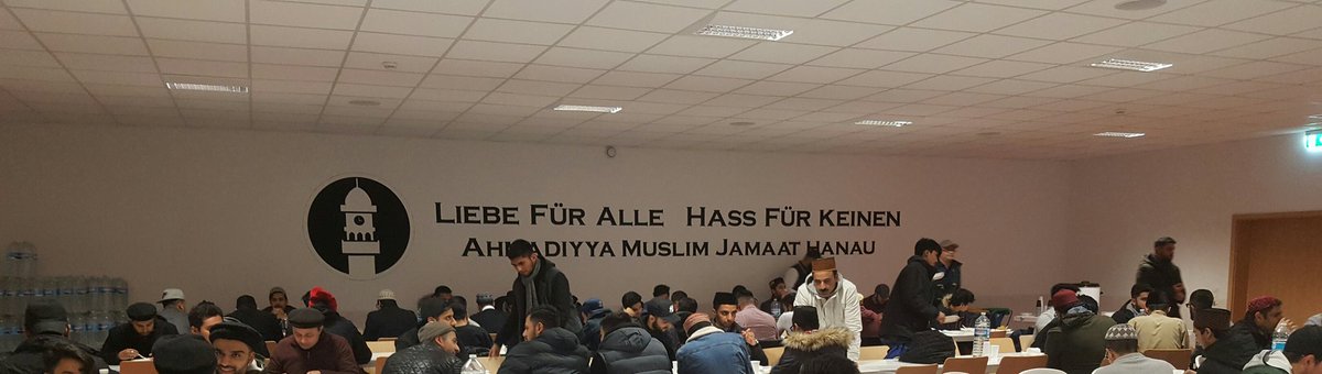 mu_sulman's tweet photo. An example of Brotherhood in #NTS2016.
 
#AhmadiyyaJugend https://t.co/pBk2fCVxtx