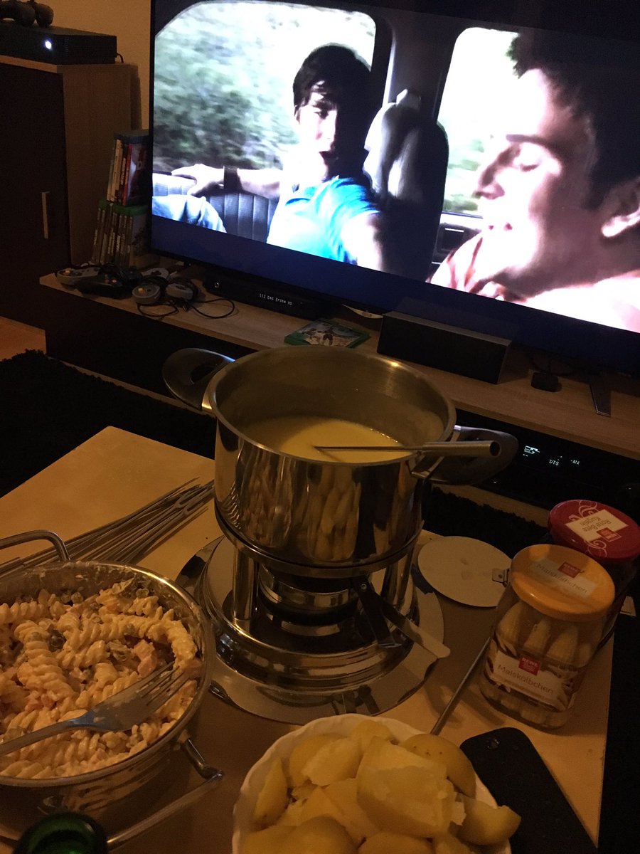 FlorianHesse2's tweet photo. @Bimon @TheRocketBeans Danke Simon für den tollen Tipp! Richtig lecker! #rbtv #TheRocketBeans #beansmas #jinglebeans #käse https://t.co/wSdG3K6Hwp