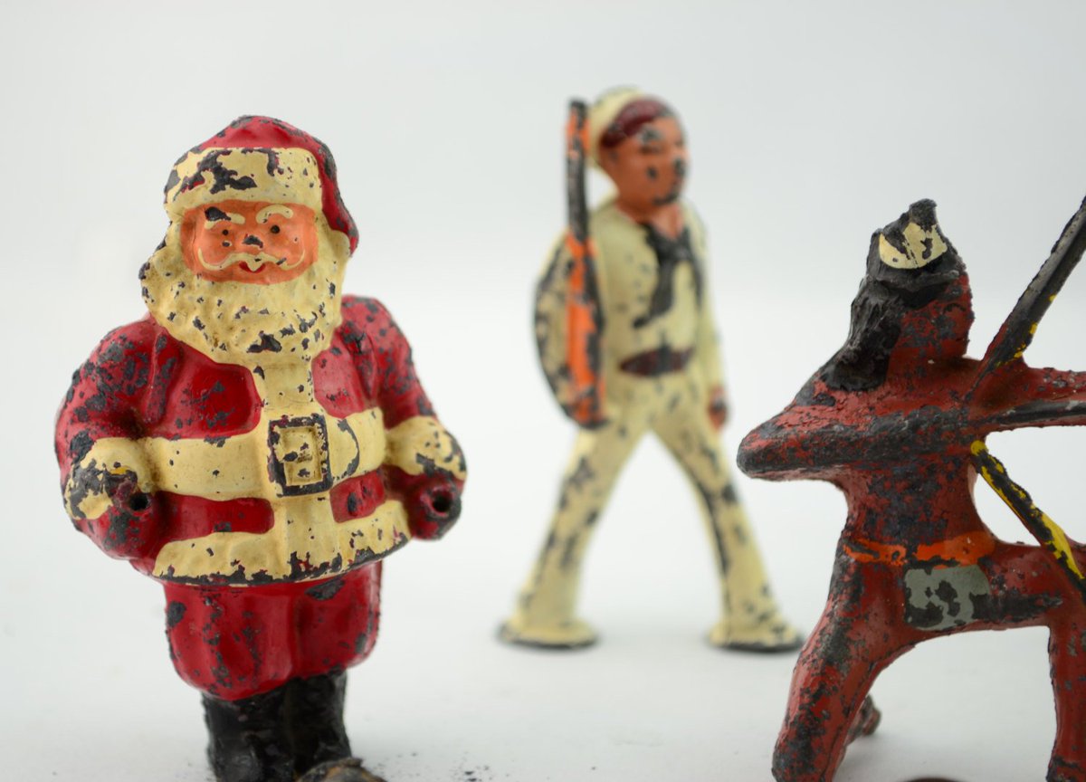 DailyDealFeeds's tweet image. Lot of Vintage Lead Figures, Manoil, Lincoln Log and other, Santa, I… tuppu.net/9788b748 #Vintage #CowboyFigure