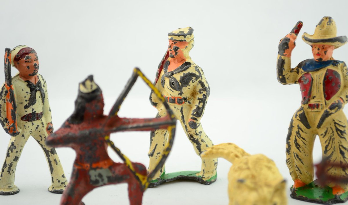DailyDealFeeds's tweet image. Lot of Vintage Lead Figures, Manoil, Lincoln Log and other, Santa, I… tuppu.net/9788b748 #Vintage #CowboyFigure