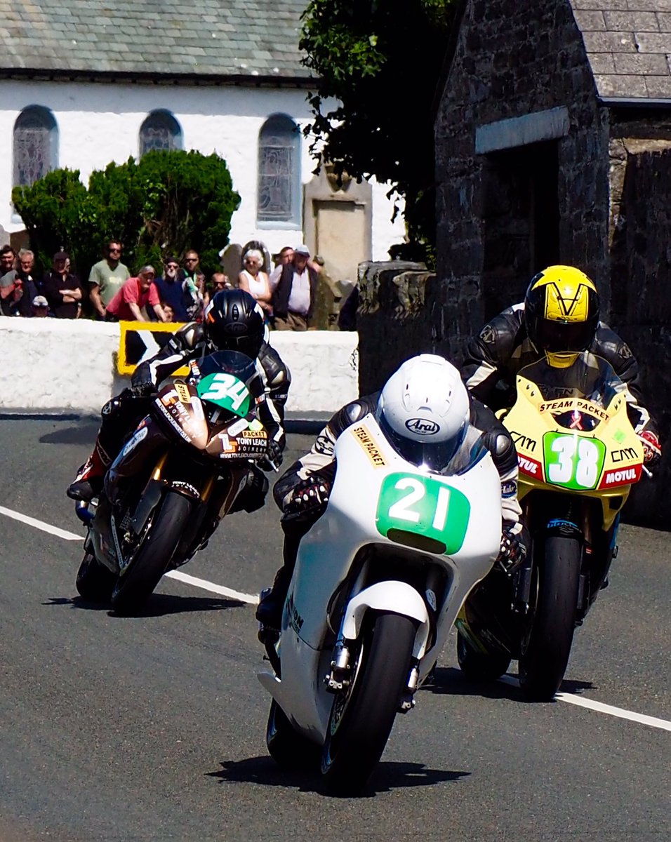 ironorephotos's tweet photo. #FavS100twenty16pics @S100isleofman #2strokeracing https://t.co/GdxsHsJIbR
