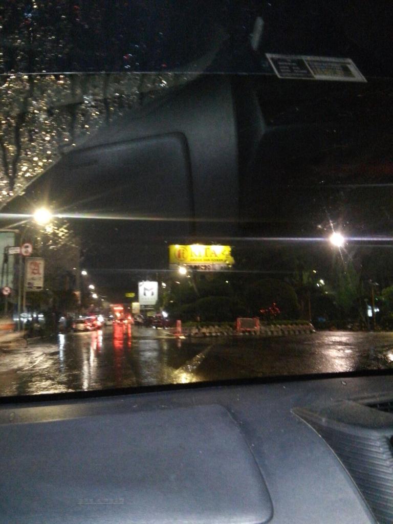 rkoetil's tweet photo. Karena aura kimcil lebih menggoda... lupa jalan menuju nonbar !!! Kesasar tekan kopeng https://t.co/lm4npHWncr