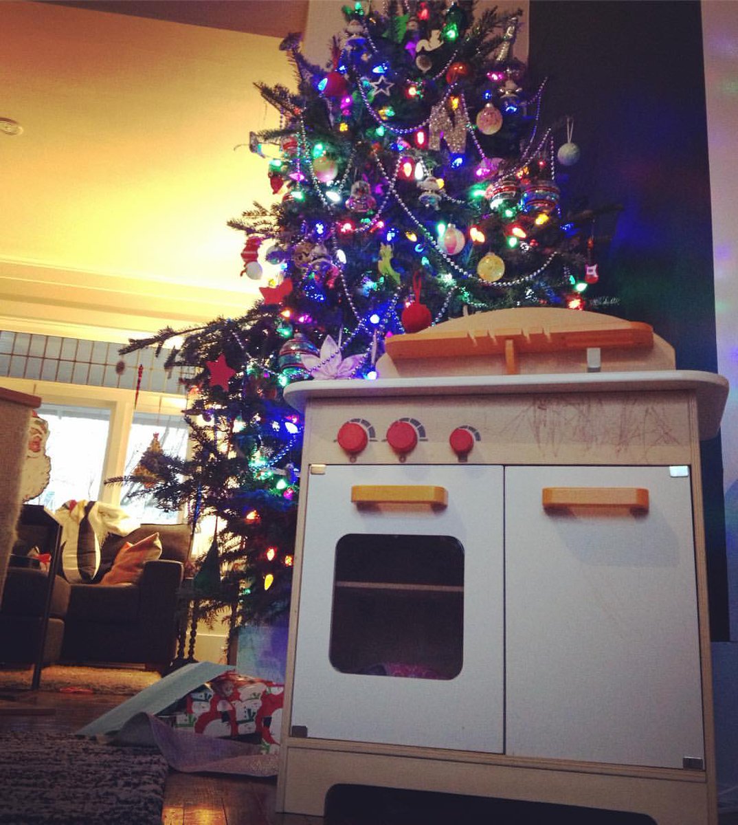 ShopPebble's tweet image. Only a couple more of these awesome wooden kitchens are left. Get yours in-store or online before they're gone 🎉🎄🎊 ow.ly/lvmQ307ovjX