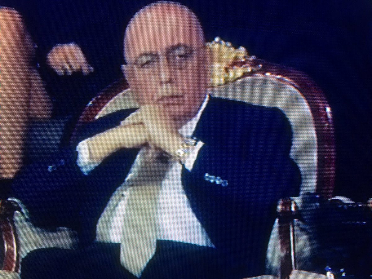 nenaotto's tweet photo. Tronista perplesso in trasferta a Doha #FinoAllaFine #finoallafineforzajuventus #JuveMilan #supercoppaitalia2016 #juve #juventus https://t.co/MmqMG2T4kb