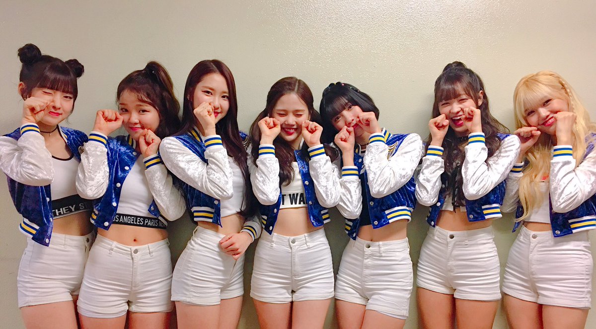 _WM_OHMYGIRL's tweet photo. [#OhTimes] 2016 연말 결산 뮤직뱅크에서 만난 #오마이걸 멤버들의 포토타임 📸 https://t.co/6gabkY71Mw