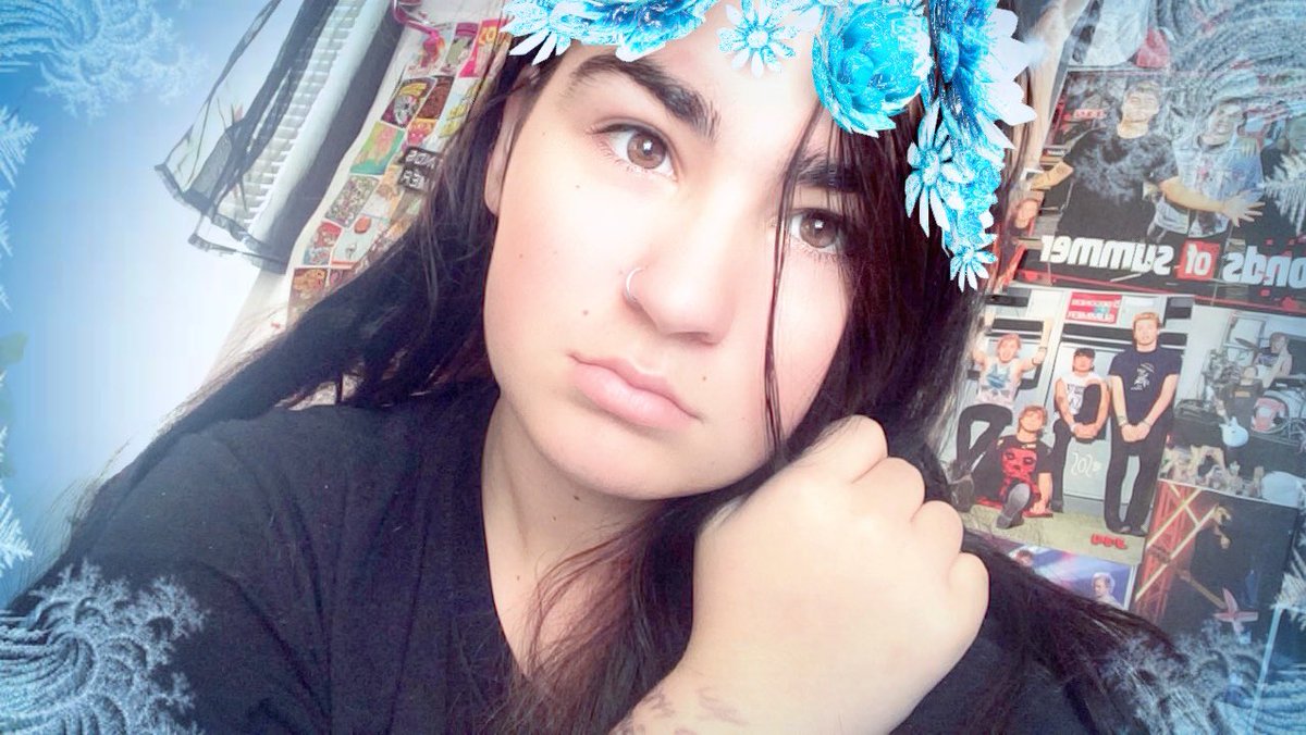 pasteltearslrh's tweet image. can we just take a moment to realize how cute this filter actually is