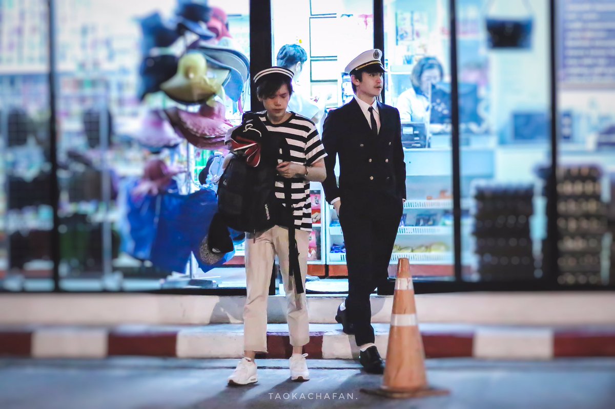TaoKachaFan's tweet photo. 16.12.17
พบเจอคุณหนูคชาและบอดี้การ์ดของเขา ณ ท่าเรือยาร์ชแห่งหนึ่ง
#DISPATCHreport
#TaoKachaShipper #เต๋าคชา #taophiangphor #kachanontanun https://t.co/AN7skywkzJ