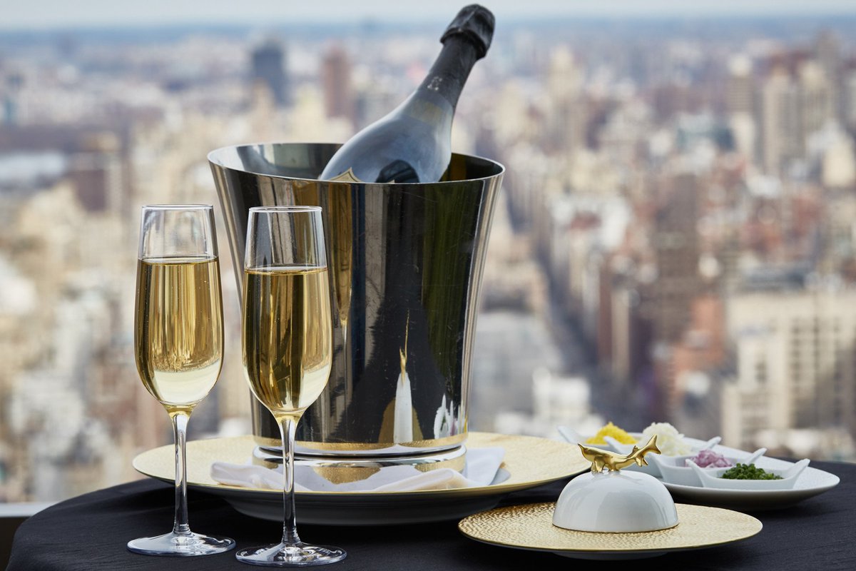 FSNewYork's tweet image. Last minute holiday shopping? Four Seasons Hotel New York has you covered with the best gift of all. #FSGiftCard: bit.ly/FSGiftCard16