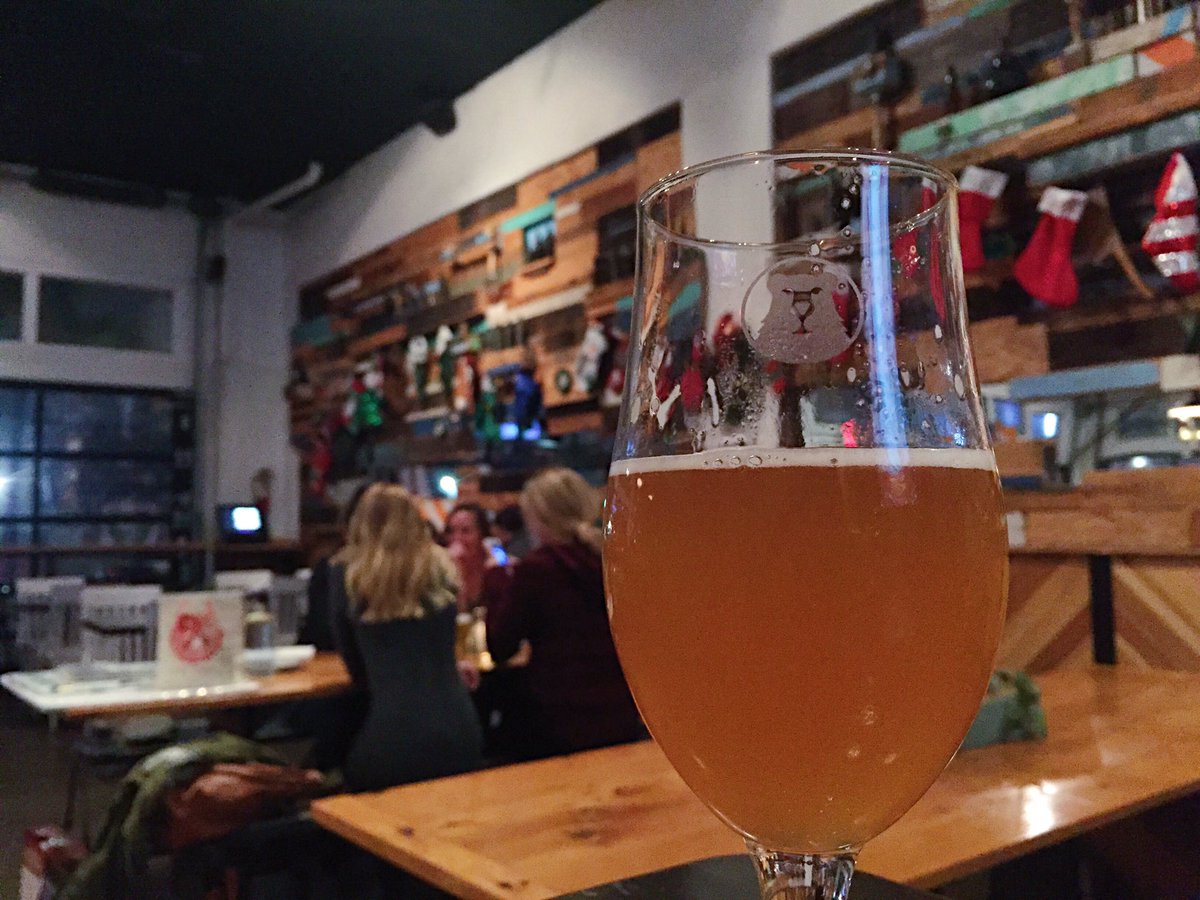 haleyhillphotos's tweet photo. Holiday hangs at @waypointpublic with good #beer and even better friends 🍻 #ripcurrentbrewing #hefeweizen #holidayhef #explorenorthpark https://t.co/FcWR4CwqGE
