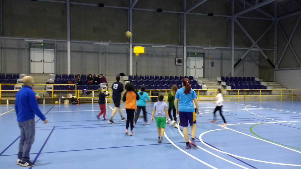 SantLlorencKC's tweet photo. Adéu el 2016 amb els més petits dl @SantLlorencKC amb un berenar i diferents partits. #BON #NADAL
#korfbal #SLKC #elsmespetits #korfbalkids https://t.co/1JomY1iYv2