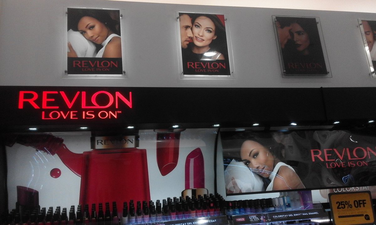 nasie_m3's tweet photo. Spotted my Queen @bonang_m 👑 today while doing shopping. You should add a new title to your list #QueenOfRetail 💖💖💖💖👌🔥😍 https://t.co/SSuGuTnmaJ